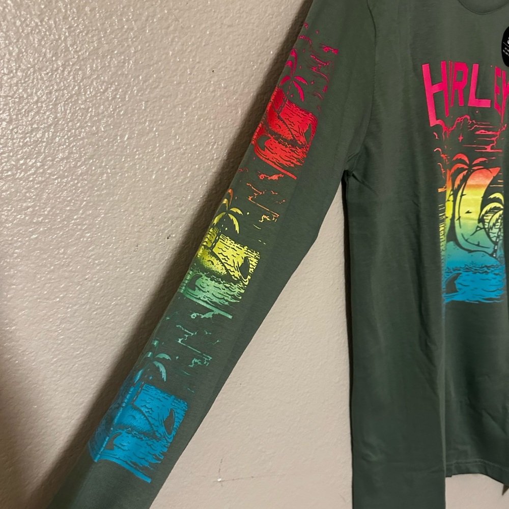 ๐ Hurley
B1 - Picture 3 of 7